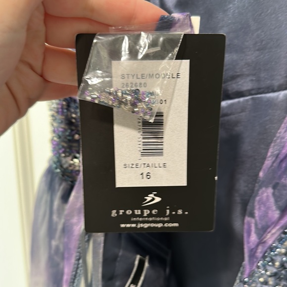 JS Boutique Formal Dress - Picture 4 of 5